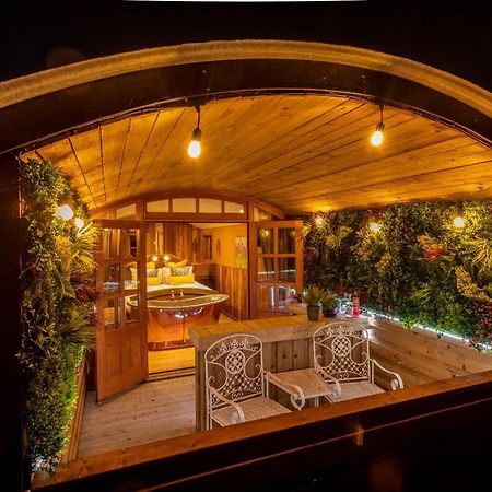 Ashwood Shepherd Hut -Ockeridge Rural Retreats Apartment วุร์สเตอร์ ภายนอก รูปภาพ