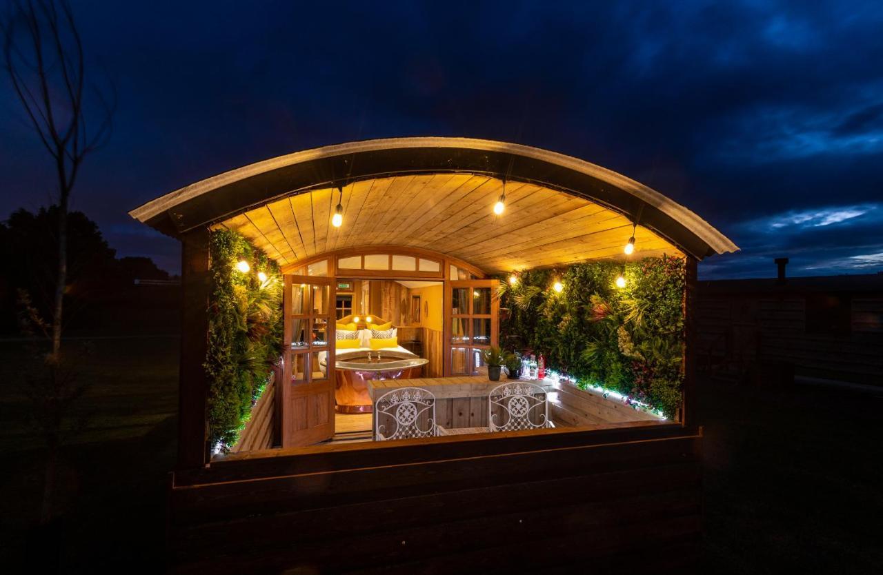 Ashwood Shepherd Hut -Ockeridge Rural Retreats Apartment วุร์สเตอร์ ภายนอก รูปภาพ