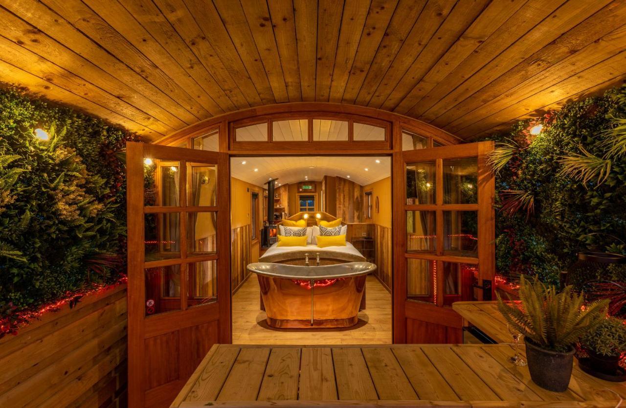 Ashwood Shepherd Hut -Ockeridge Rural Retreats Apartment วุร์สเตอร์ ภายนอก รูปภาพ