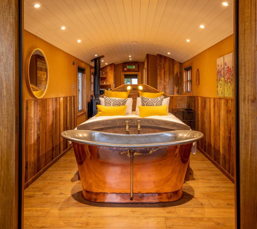 Ashwood Shepherd Hut -Ockeridge Rural Retreats Apartment วุร์สเตอร์ ภายนอก รูปภาพ