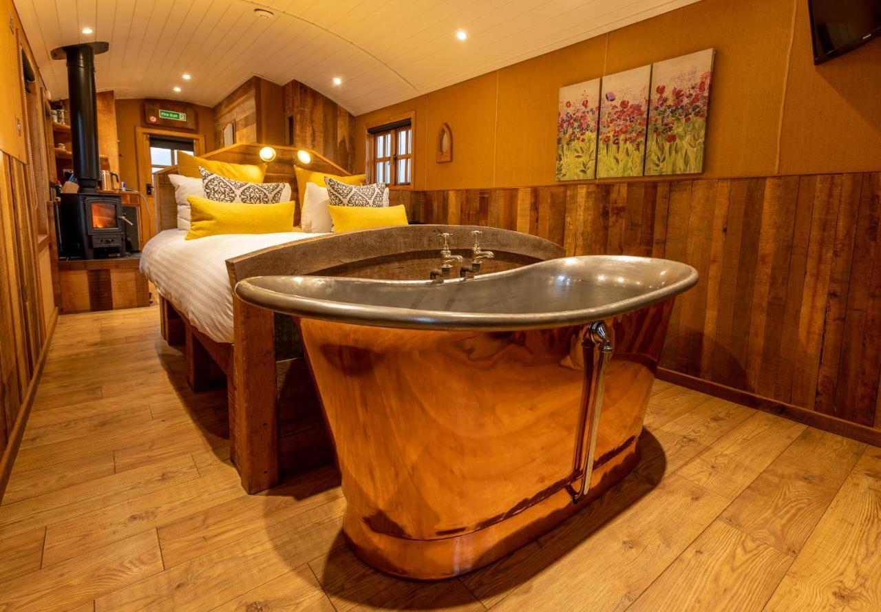 Ashwood Shepherd Hut -Ockeridge Rural Retreats Apartment วุร์สเตอร์ ภายนอก รูปภาพ