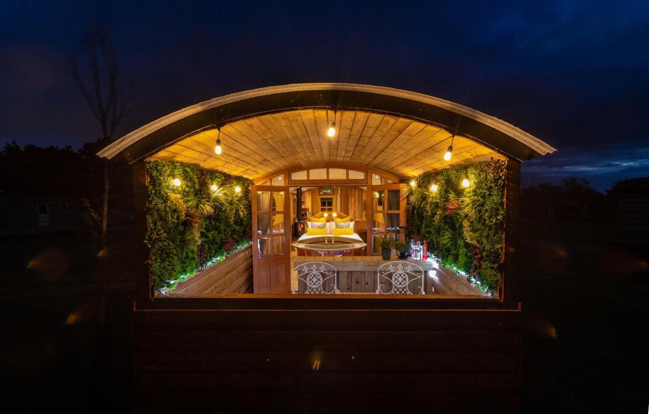 Ashwood Shepherd Hut -Ockeridge Rural Retreats Apartment วุร์สเตอร์ ภายนอก รูปภาพ