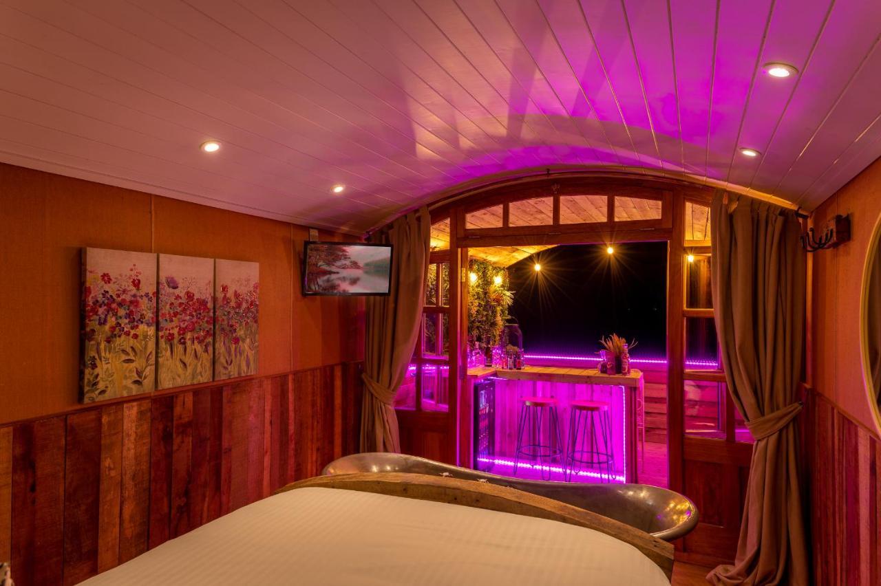 Ashwood Shepherd Hut -Ockeridge Rural Retreats Apartment วุร์สเตอร์ ภายนอก รูปภาพ