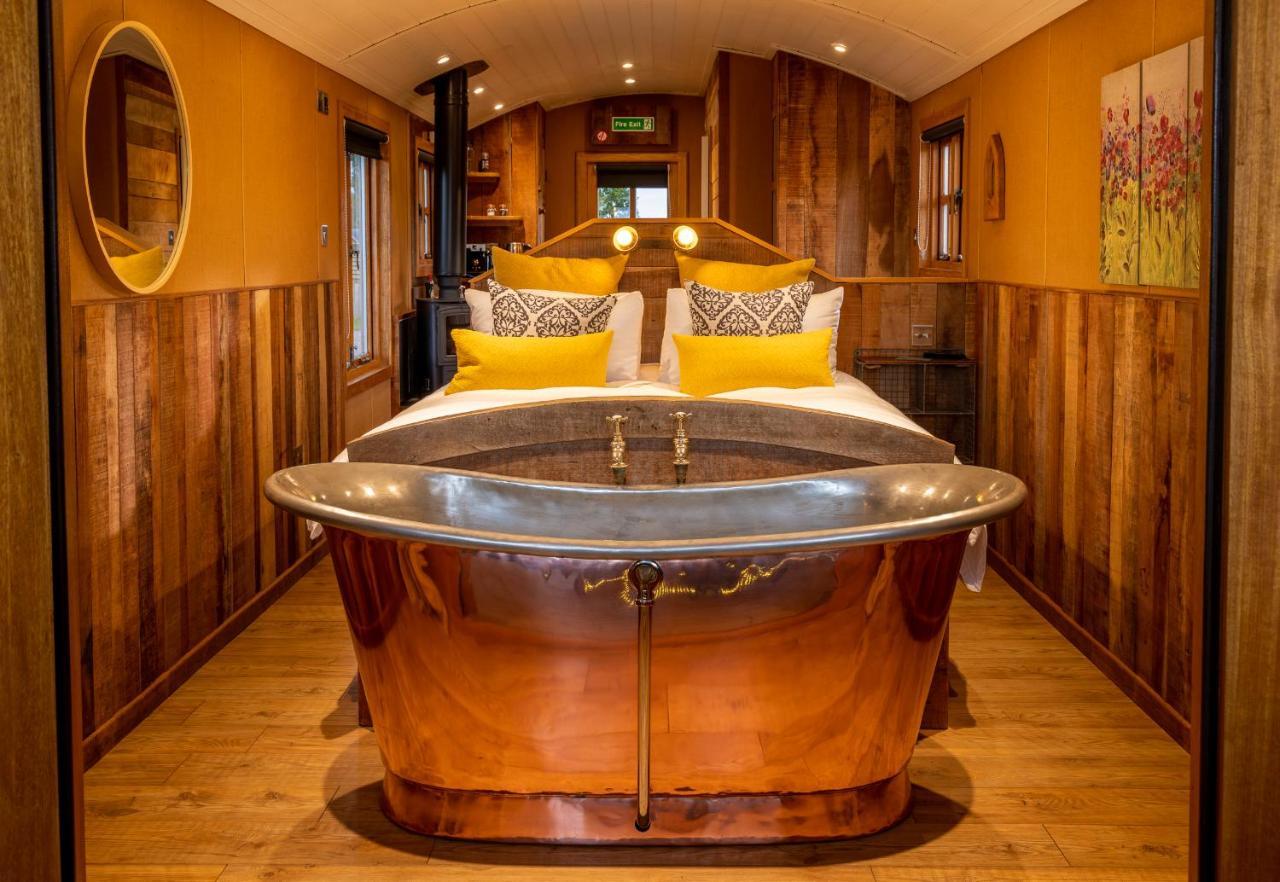 Ashwood Shepherd Hut -Ockeridge Rural Retreats Apartment วุร์สเตอร์ ภายนอก รูปภาพ