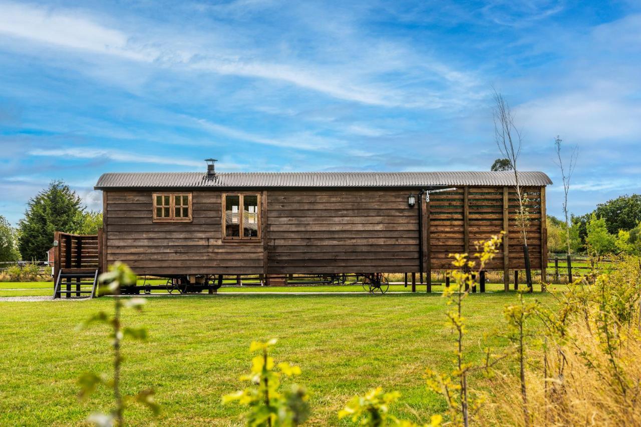 Ashwood Shepherd Hut -Ockeridge Rural Retreats Apartment วุร์สเตอร์ ภายนอก รูปภาพ