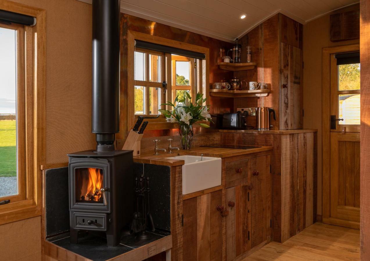 Ashwood Shepherd Hut -Ockeridge Rural Retreats Apartment วุร์สเตอร์ ภายนอก รูปภาพ